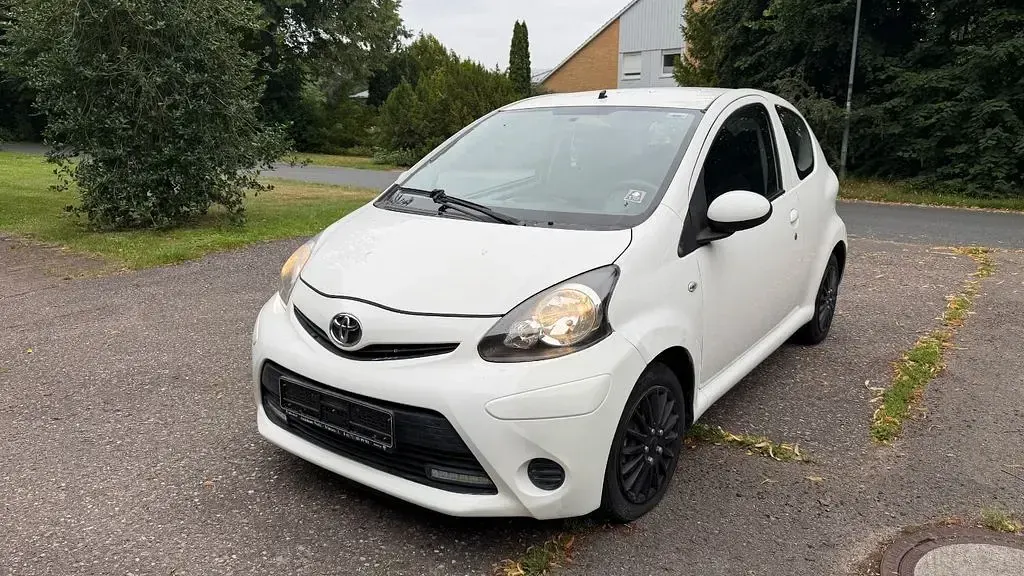 Gebraucht Toyota Aygo Cool 68 PS (50 kW) 2012 Weiß Kleinwagen