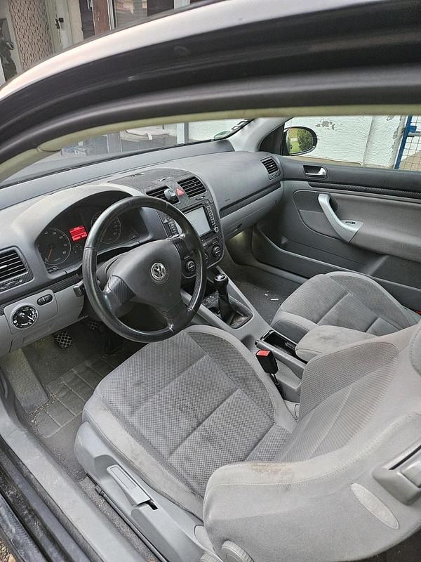 Schwarz Gebraucht 2004 VW Golf V Kleinwagen | 1.800 € (Superpreis) - Bild 1/4