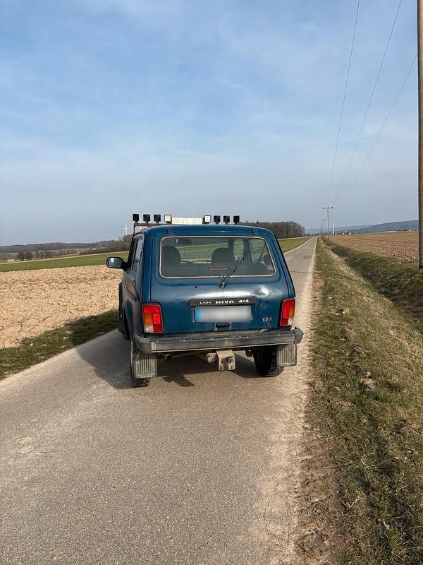 Gebraucht Lada niva 82 PS (60 kW) 2013 Grün SUV
