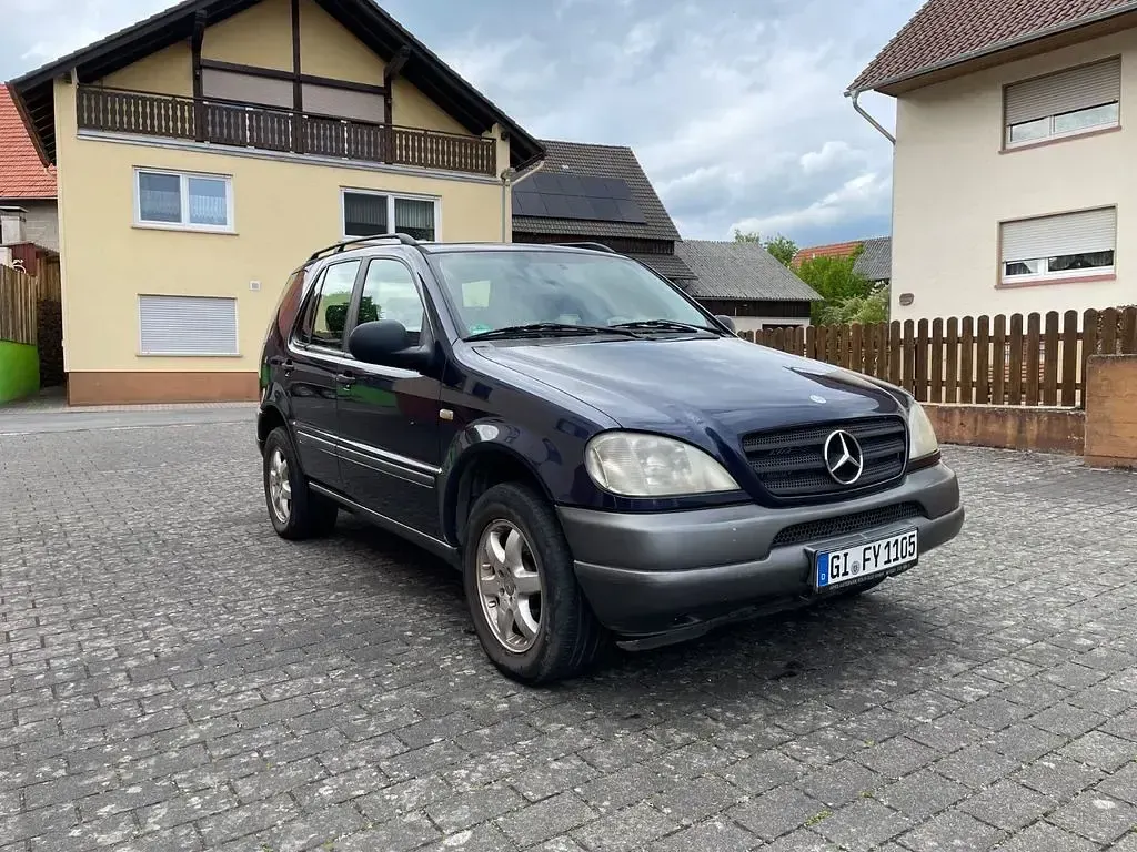 Gebraucht Mercedes ML320 218 PS (160 kW) 1998 Blau SUV