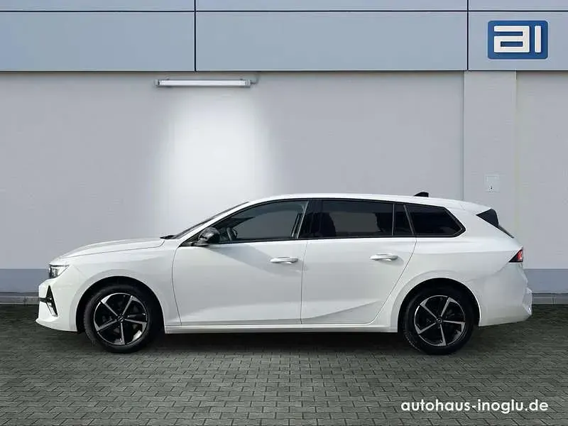 Używany Opel Astra 131 KM (96 kW) 2024 Biały Kombi