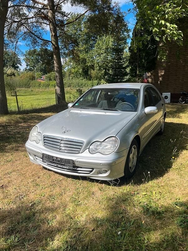 Grau Gebraucht 2004 Mercedes C220 Limousine | 1.500 € (Guter Preis) - Bild 1/4