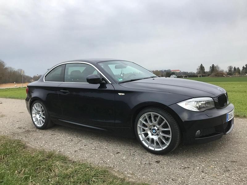 Schwarz Gebraucht 2013 BMW 123 Coupé M Sport Coupé | 12.200 € - Bild 1/4