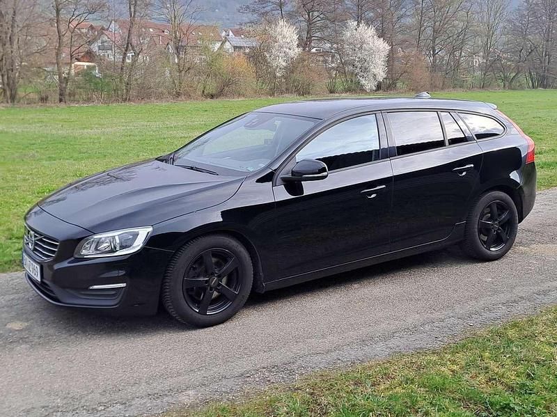 Gebraucht Volvo V60 Business Edition 136 PS (100 kW) 2015 Schwarz Kombi
