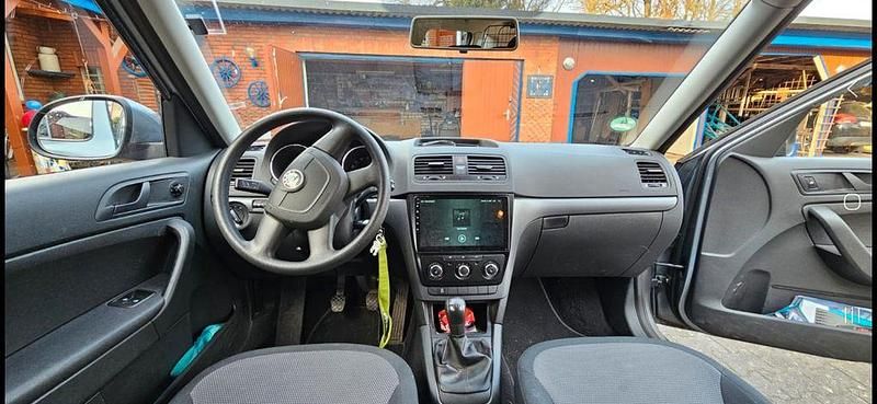 Gebraucht Skoda Yeti Active 105 PS (77 kW) 2012 Grau SUV