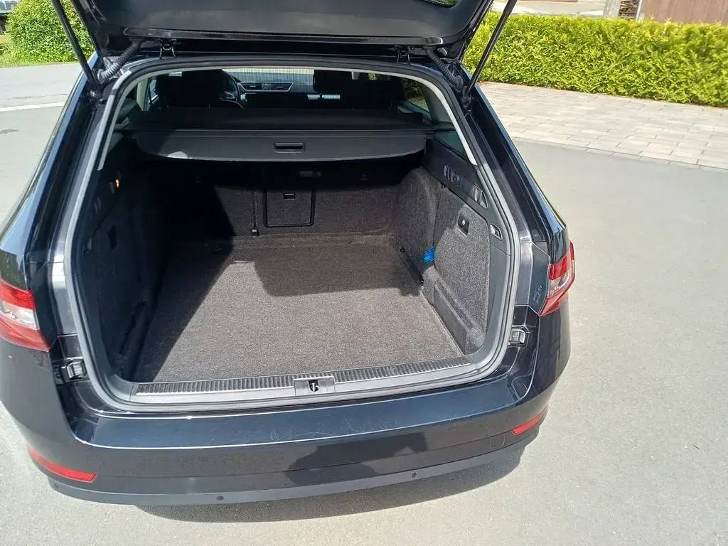 Gebraucht Skoda Superb Ambition 150 PS (110 kW) 2019 Schwarz Kombi