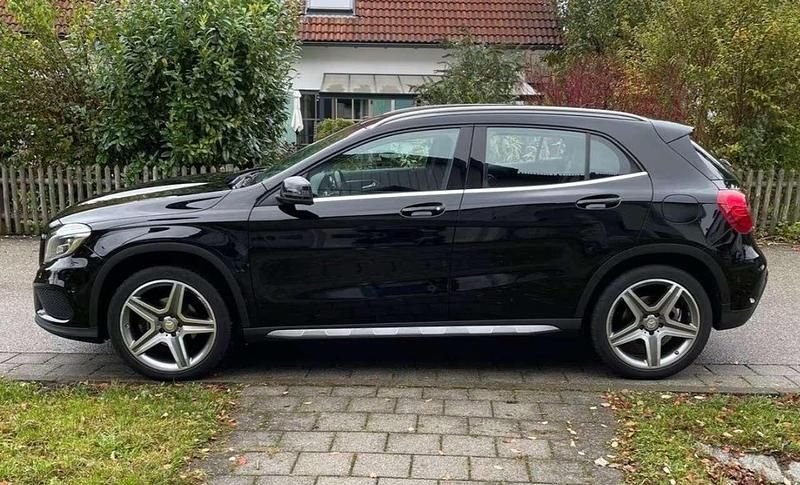 Schwarz Gebraucht 2015 Mercedes GLA200 AMG line SUV | 16.999 € (Guter Preis) - Bild 1/4