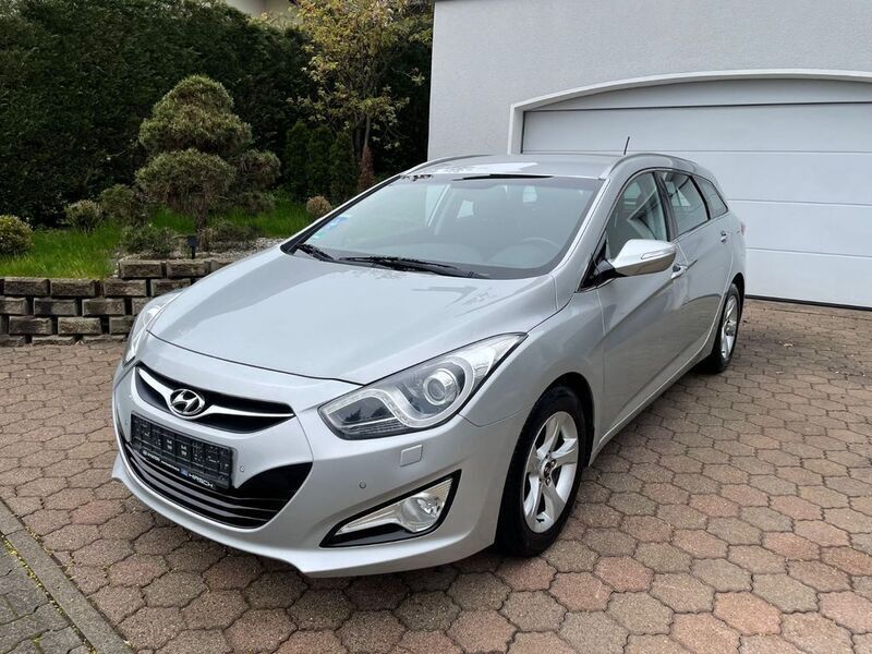 Silber Gebraucht 2013 Hyundai i40 Edition Kombi | 10.950 € (Etwas zu teuer) - Bild 1/4