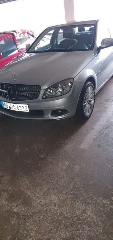 Silber Gebraucht 2007 Mercedes 200 Limousine | 6.750 € - Bild 1/4