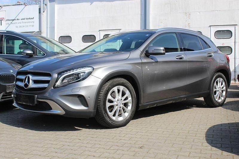Gebraucht Mercedes GLA220 Urban 170 PS (125 kW) 2014 Grau SUV