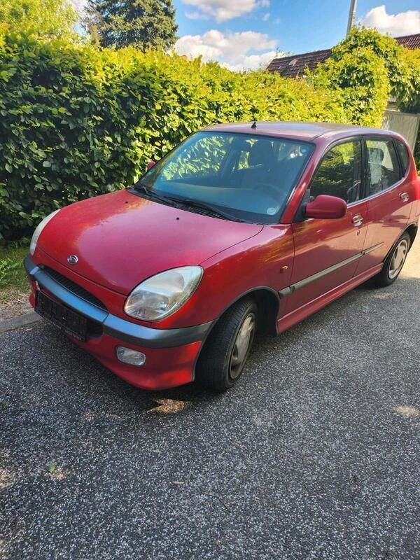 Rot Gebraucht 2001 Daihatsu Sirion Kleinwagen | 500 € - Bild 1/4
