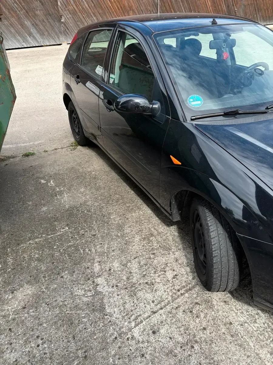 Gebraucht Ford Focus 75 PS (55 kW) 2003 Schwarz Kleinwagen
