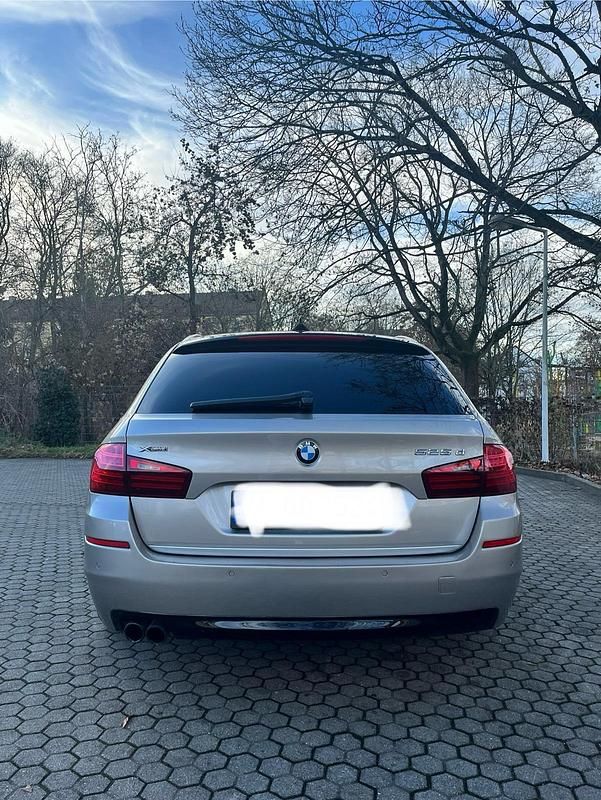 Second-hand BMW 525 218 CP (160 kW) 2014 Andere farben Break