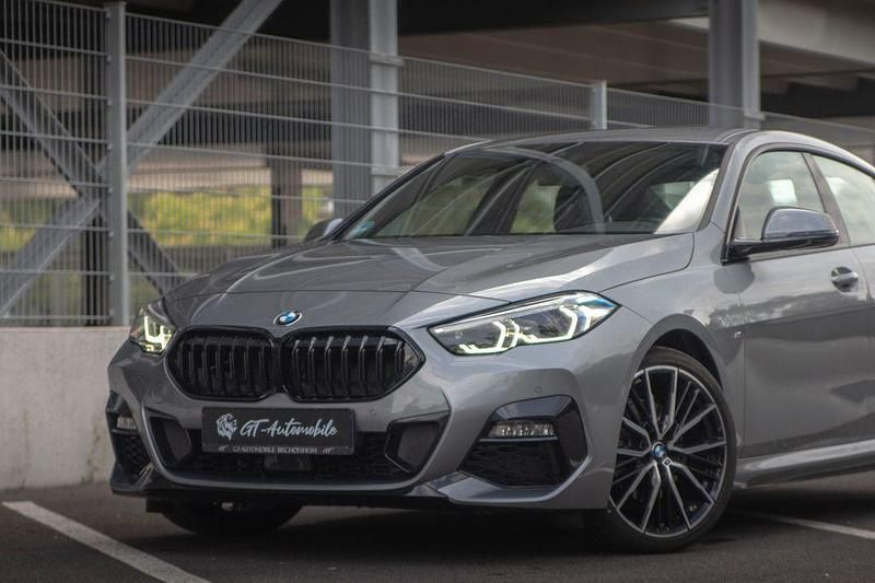Grau Gebraucht 2024 BMW 218 M Sport Limousine | 29.600 € (Fairer Preis) - Bild 1/4