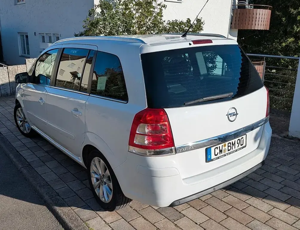 Gebraucht Opel Zafira Family 110 PS (80 kW) 2014 Weiß Van / Kleinbus