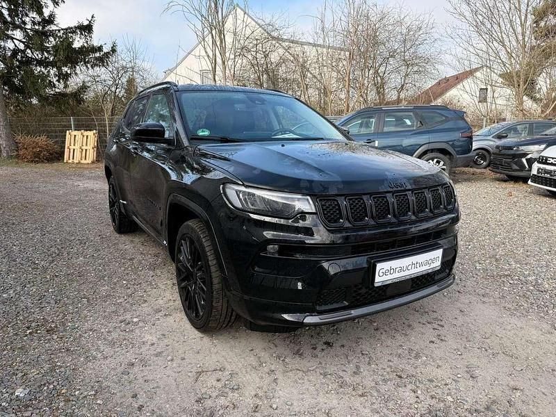 Gebraucht Jeep Compass 131 PS (96 kW) 2024 Schwarz SUV