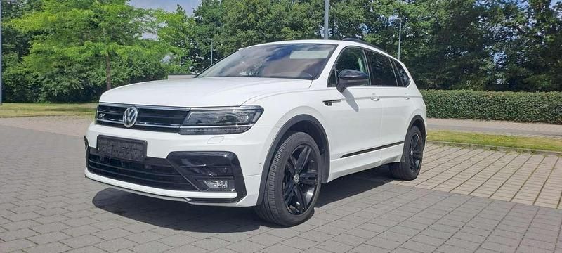 Weiß Gebraucht 2020 VW Tiguan Allspace Highline SUV | 31.900 € (Etwas zu teuer) - Bild 1/4