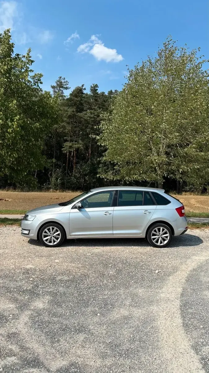 Gebraucht Skoda Rapid Joy 115 PS (84 kW) 2016 Silber Kleinwagen