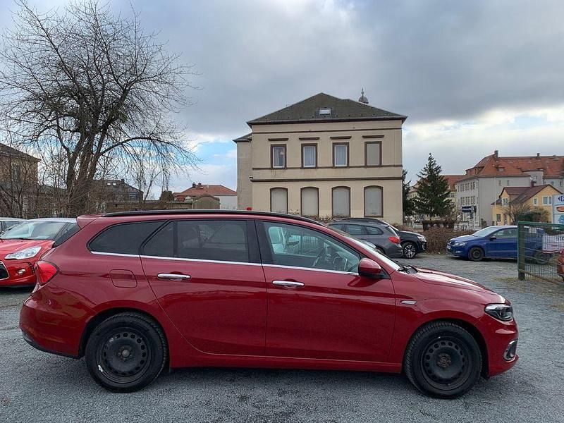 Gebraucht Fiat Tipo 120 PS (88 kW) 2017 Rot Kombi