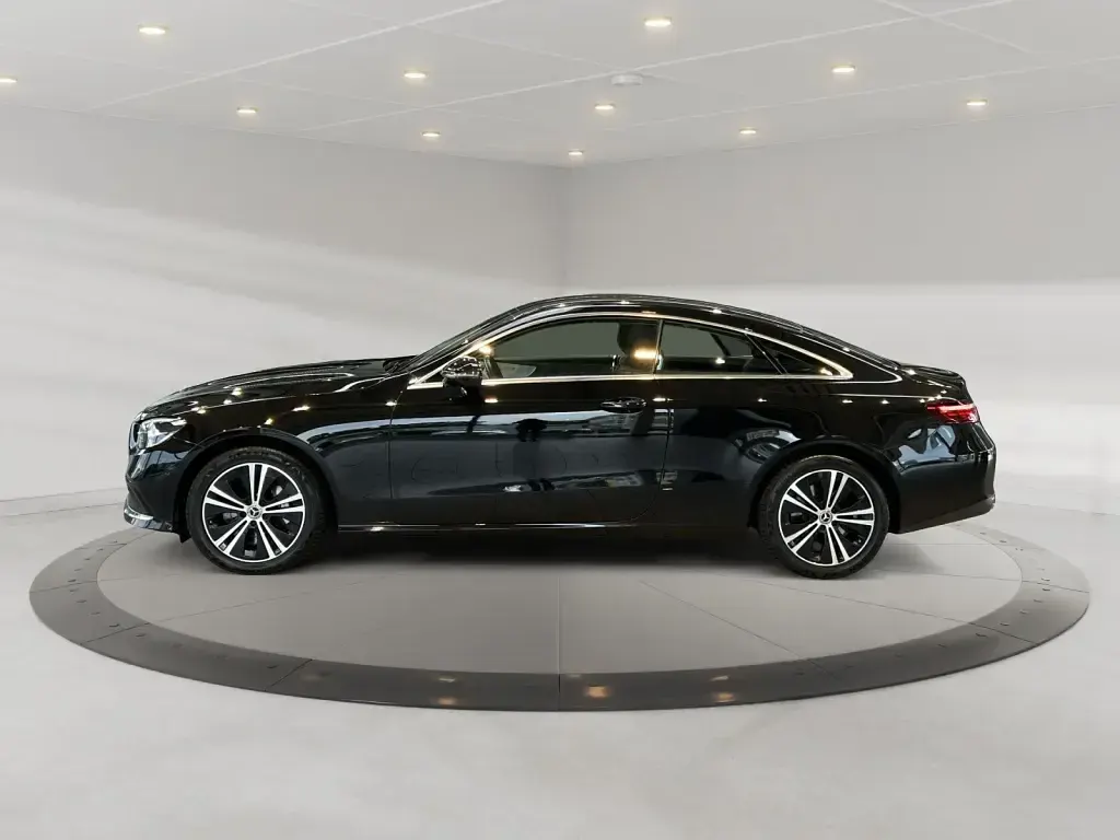 Gebraucht Mercedes E400 Avantgarde 330 PS (242 kW) 2022 Obsidianschwarz metallic Coupé