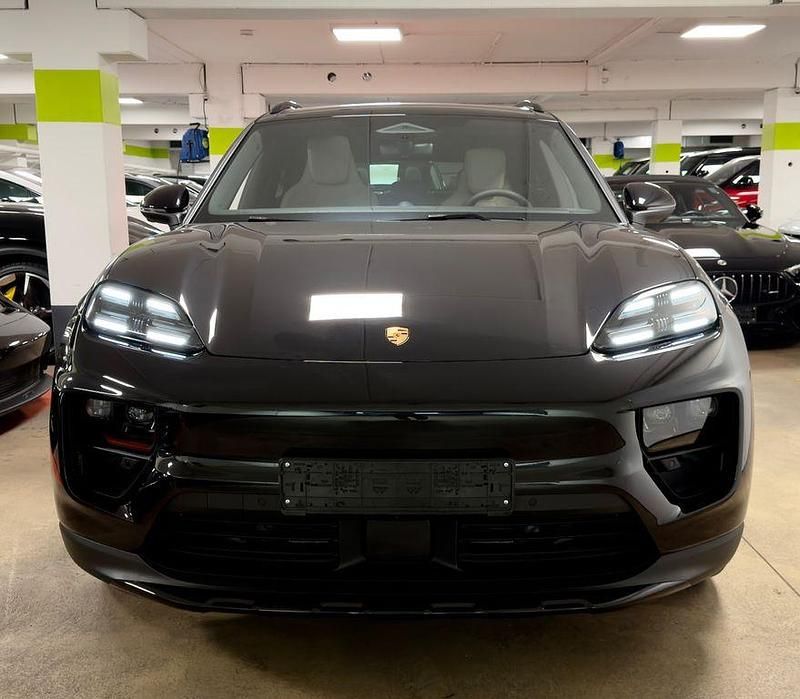 Neu Porsche Macan 300 kW (408 PS) 2025 Tiefschwarz metallic SUV
