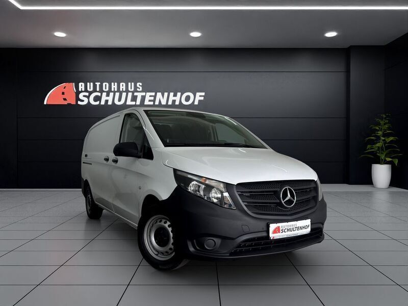 Weiß Gebraucht 2024 Mercedes Vito Van / Kleinbus | 31.999 € (Guter Preis) - Bild 1/4