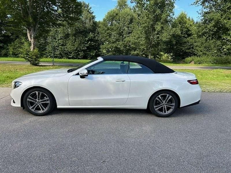 Gebraucht Mercedes E220 Avantgarde 194 PS (142 kW) 2018 Weiß Cabrio