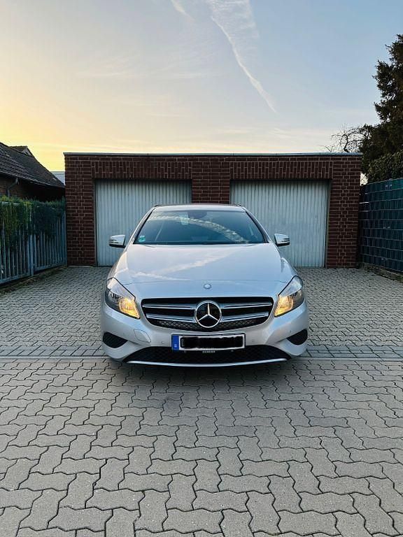 Gebraucht Mercedes A180 122 PS (89 kW) 2013 Silber Limousine