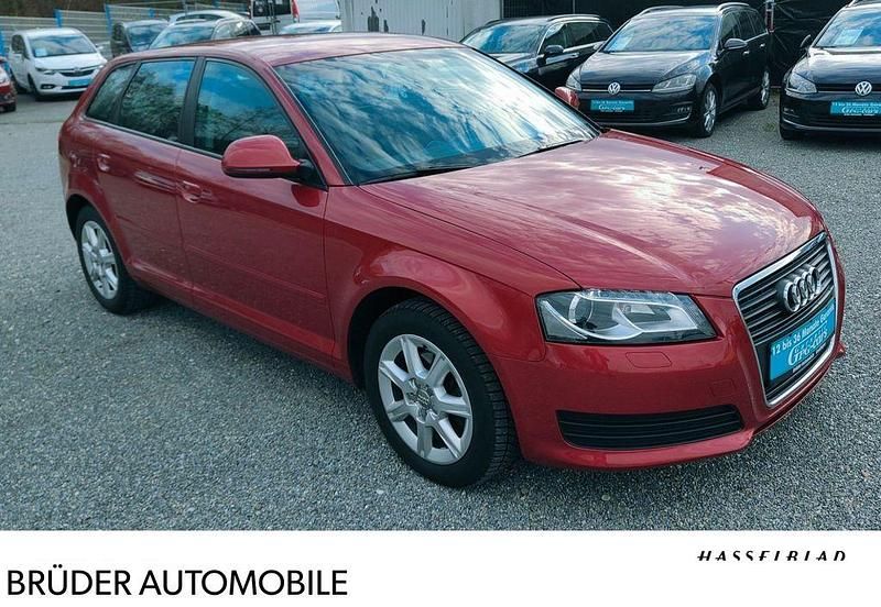 Gebraucht Audi A3 Ambiente 125 PS (91 kW) 2009 Rot Kleinwagen