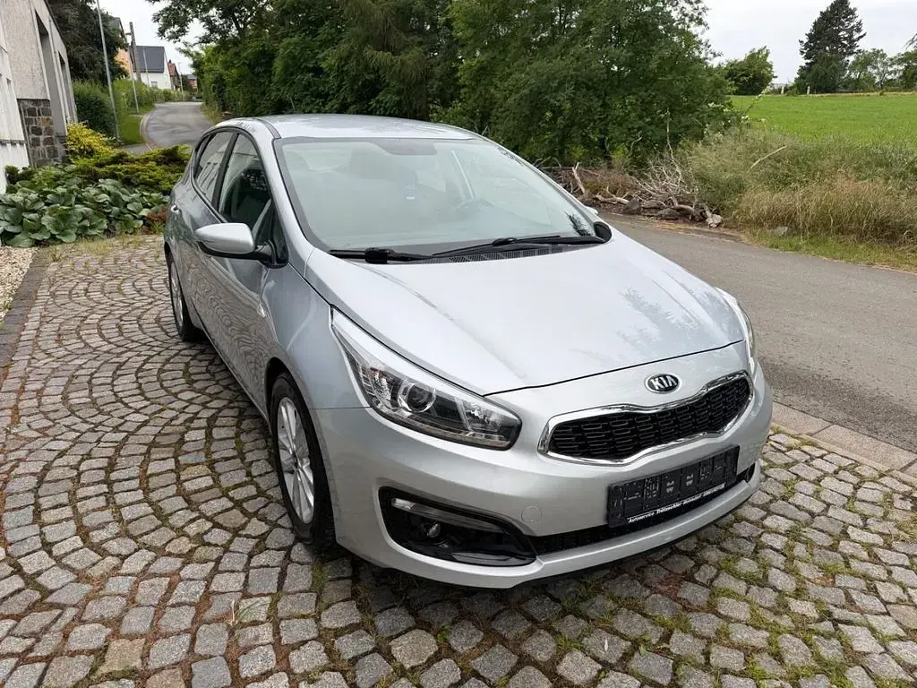 Gebraucht Kia Ceed 99 PS (72 kW) 2017 Silber Kleinwagen