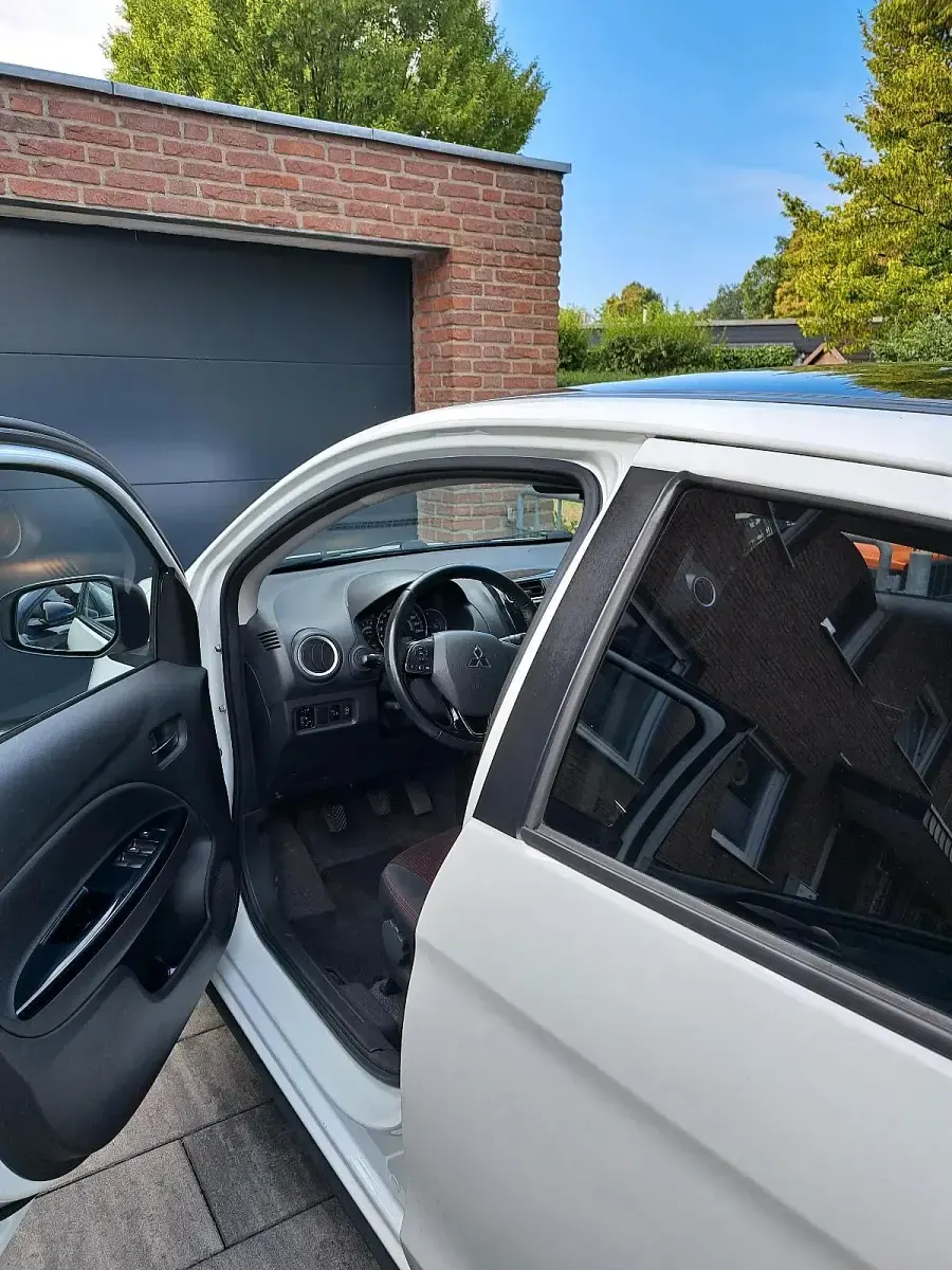 Gebraucht Mitsubishi Space Star 80 PS (58 kW) 2018 Weiß Kleinwagen