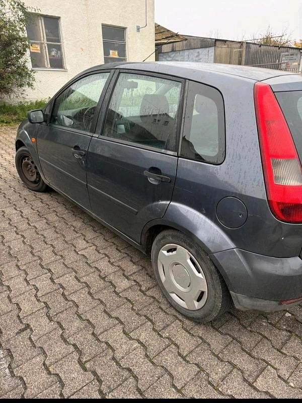 Grau Gebraucht 2003 Ford Fiesta Kleinwagen | 599 € - Bild 1/4