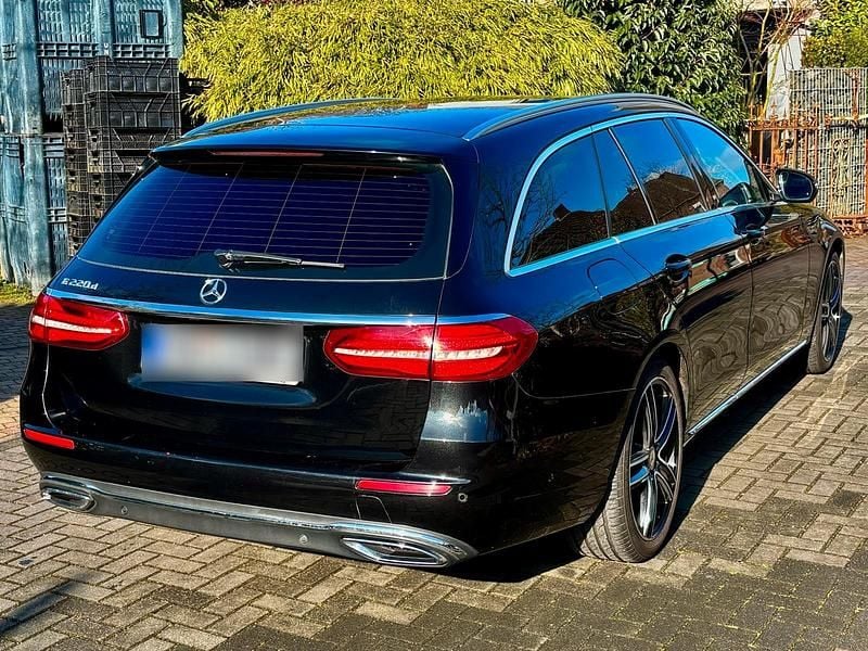 Gebraucht Mercedes E220 Avantgarde 194 PS (142 kW) 2016 Schwarz Kombi