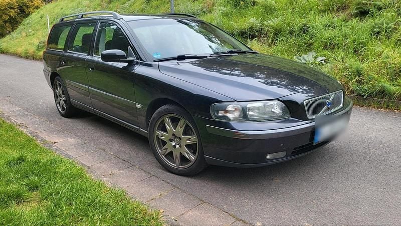 Schwarz Gebraucht 2004 Volvo V70 Kombi | 2.800 € (Fairer Preis) - Bild 1/4