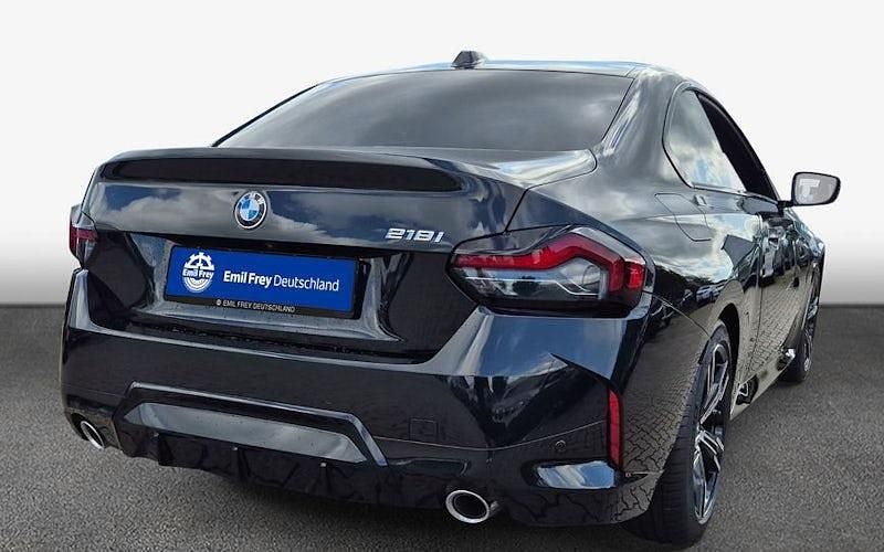 Neu BMW 218 Performance 156 PS (114 kW) 2025 Saphirschwarz metallic Coupé
