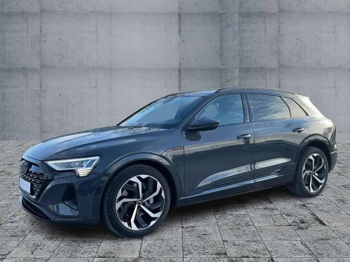 Gebraucht Audi Q8 e-tron S-Line 300 kW (408 PS) 2023 Magnetgrau SUV