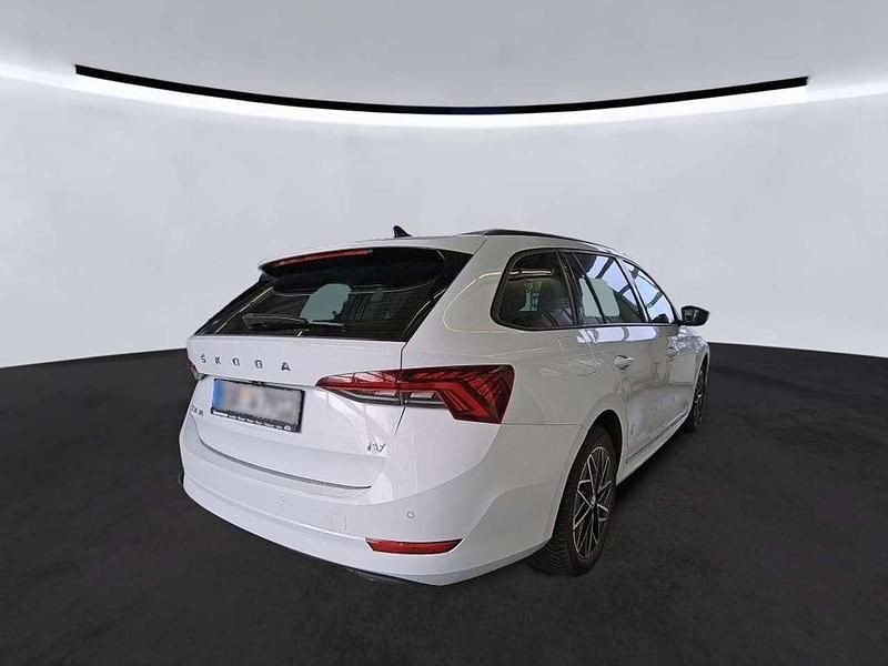 Gebraucht Skoda Octavia Ambition 204 PS (150 kW) 2022 Weiß Kombi