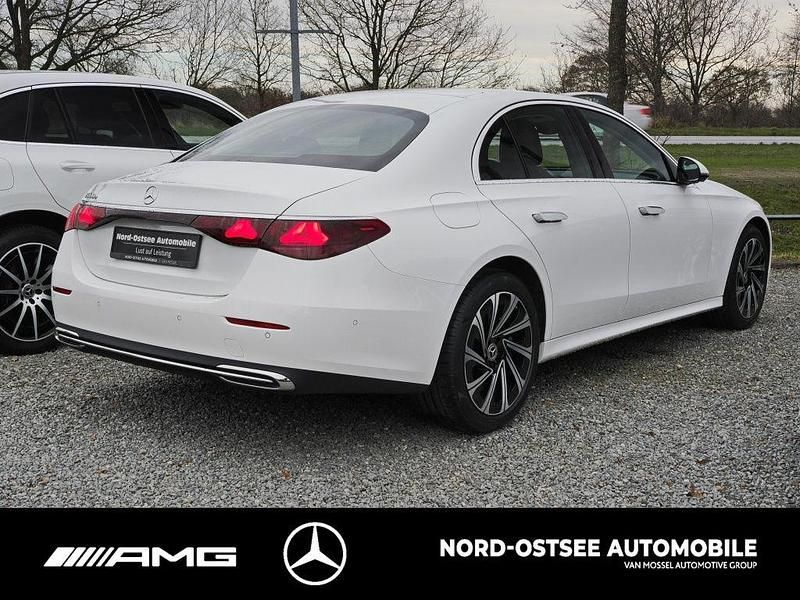 Gebraucht Mercedes E300 Avantgarde 313 PS (230 kW) 2024 Unilack polarweiß Limousine