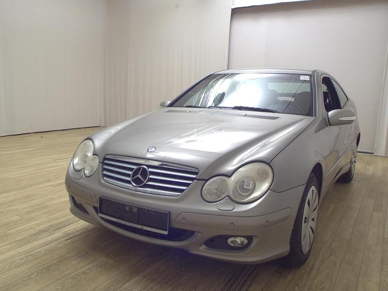 Gebraucht Mercedes C200 122 PS (89 kW) 2005 Cubanitsilber metallic Coupé