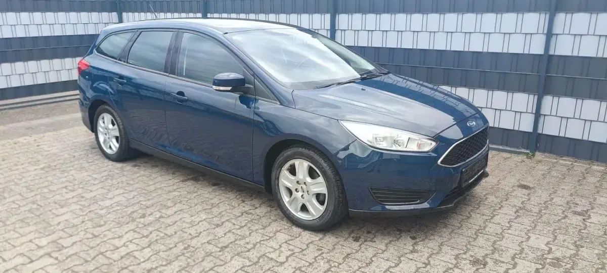 Gebraucht Ford Focus 101 PS (74 kW) 2018 Blau Kombi