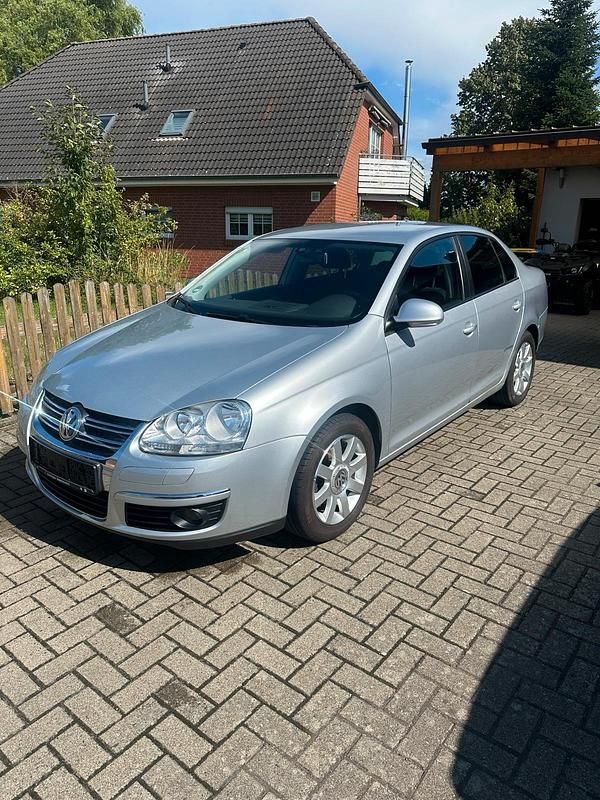 Silber Gebraucht 2008 VW Jetta Limousine | 2.899 € (Fairer Preis) - Bild 1/4