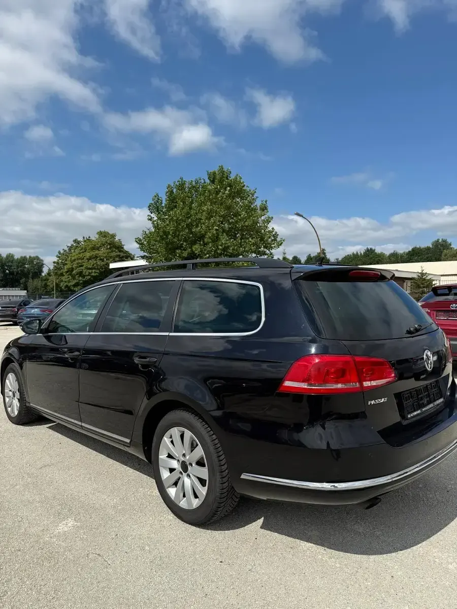 Gebraucht VW Passat 125 PS (91 kW) 2011 Schwarz Kombi