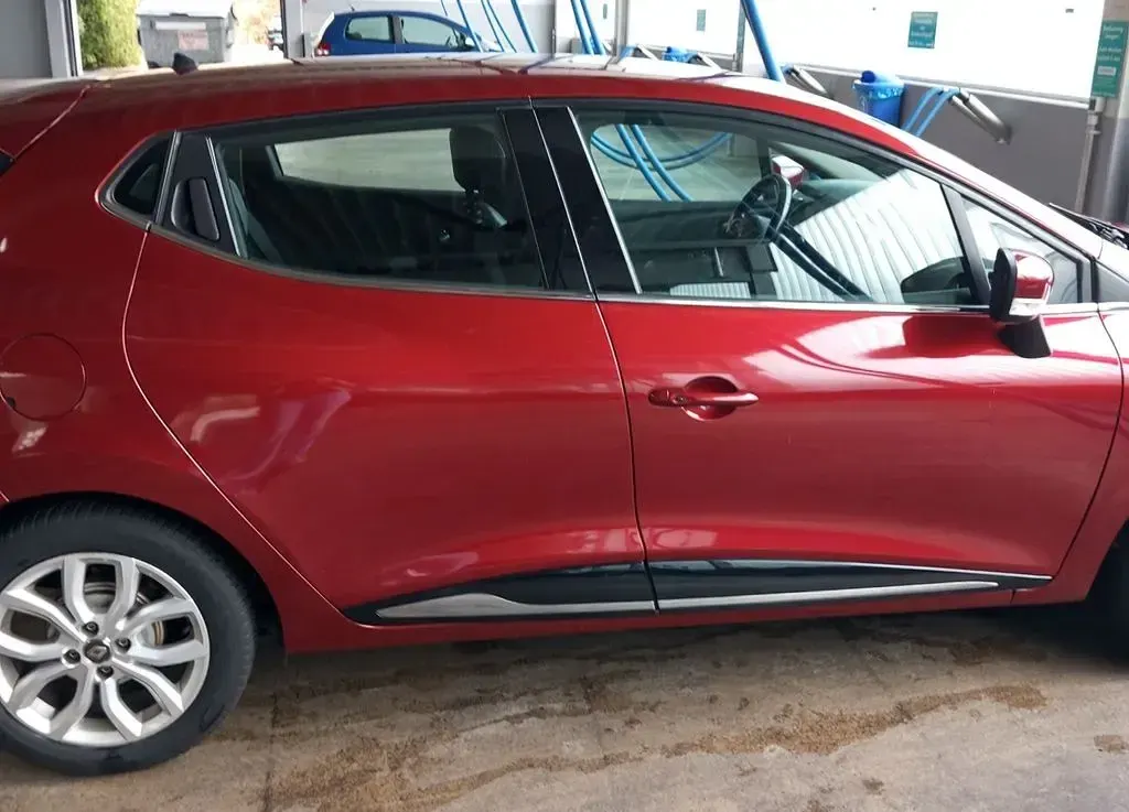 Gebraucht Renault Clio 90 PS (66 kW) 2018 Rot Limousine
