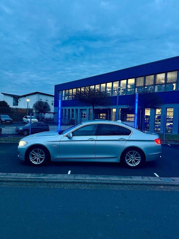 Gebraucht BMW 528 258 PS (189 kW) 2010 Silber Limousine