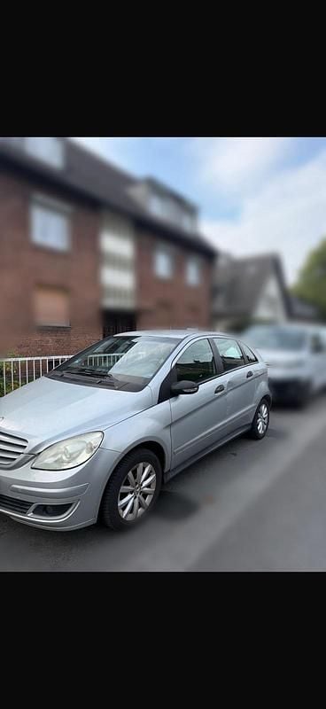 Gebraucht Mercedes B170 116 PS (85 kW) 2005 Silber Van / Kleinbus