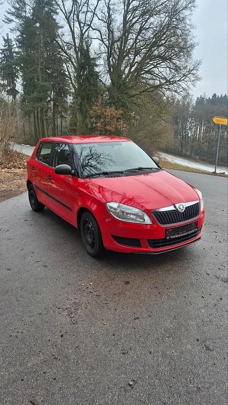 Gebraucht Skoda Fabia 60 PS (44 kW) 2013 Rot Kleinwagen