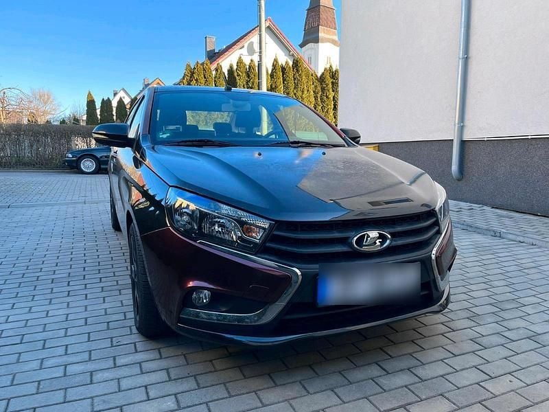Gebraucht Lada Vesta 106 PS (77 kW) 2018 Limousine