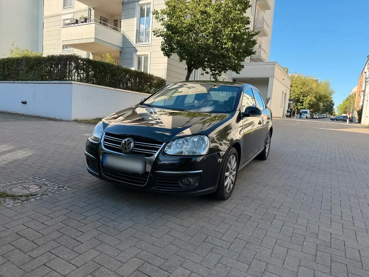 Gebraucht VW Jetta Trendline 105 PS (77 kW) 2009 Schwarz Limousine