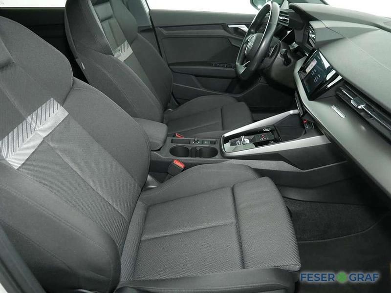 Second-hand Audi A3 S-Line 150 CP (110 kW) 2023 Alb Berlinǎ