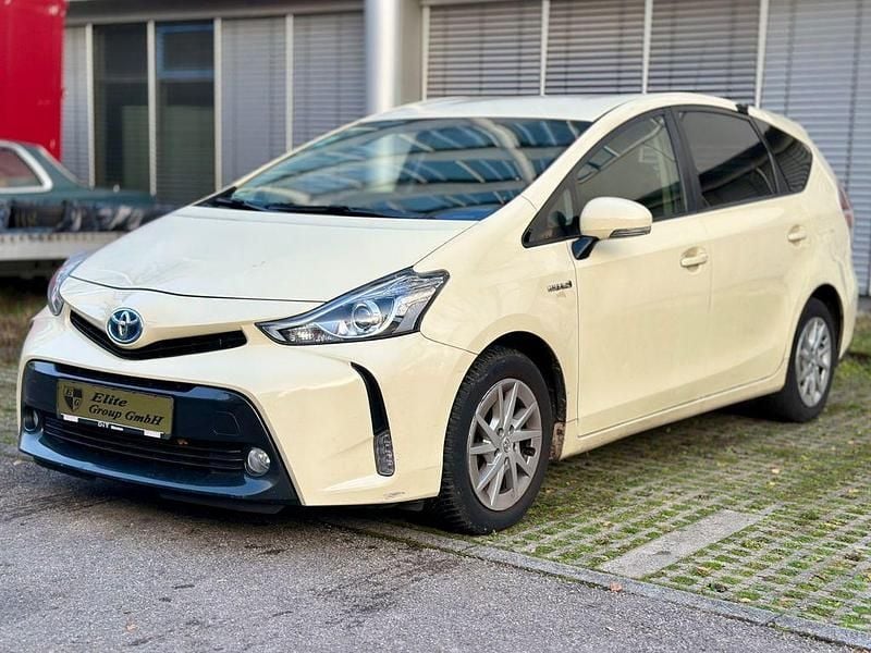 Weiß Gebraucht 2018 Toyota Prius+ Comfort Van / Kleinbus | 12.800 € (Superpreis) - Bild 1/4